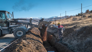 9 Bin 500 Metre İçme Suyu Şebeke Hattı Döşeniyor