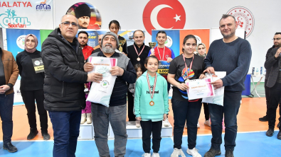 Aileler Arası Badminton Turnuvası Büyük Bir Heyecana Sahne Oldu