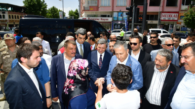 Bakan Yerlikaya, Malatya’da Toplantı ve İncelemelerde Bulundu