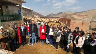 Başkan Akın Kadın girişimci grubu yetiştiricileri ziyaret Etti