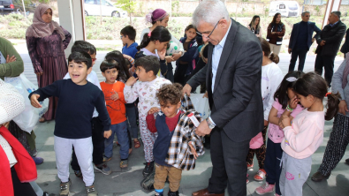 Başkan Güder, Depremzede Çocukların Yüzünü Güldürdü