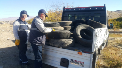 Büyükşehir Belediyesi Ekipleri Atık Lastikleri Topladı 