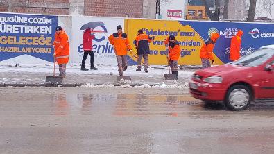 Büyükşehir Belediyesinden Yoğun Kar Mesaisi