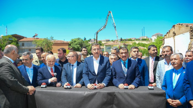 Gürkan, Malatya’da Tarihi Hizmetlere İmza Atıyoruz