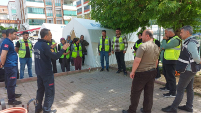 Katipoğlu, Küçük Çocuklarımızı Çadır Veya Konteynerde Yalnız Bırakmayalım