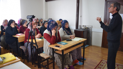 Malatya Kent Konseyi Kadın Meclisi “Aile İçi İletişim” Konferansı Düzenledi