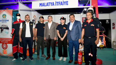 Vali Şahin ve Başkan Gürkan Stantları Gezdi