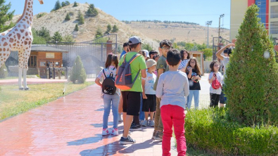 Yaz Okulu Öğrencileri Hayvanat Bahçesini Gezdi
