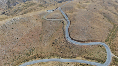 Yeşilyurt ilçesi Üçgöze mahalle yolu asfaltlanıyor