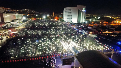 YKS Sonrası Gençlere Konser Düzenledi