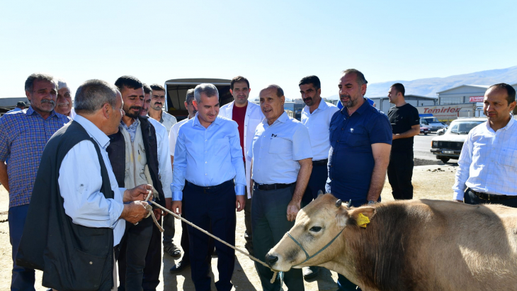 Başkan Çınar Canlı Hayvan Pazarı, Bölge Ekonomisinin Mihenk Taşıdır