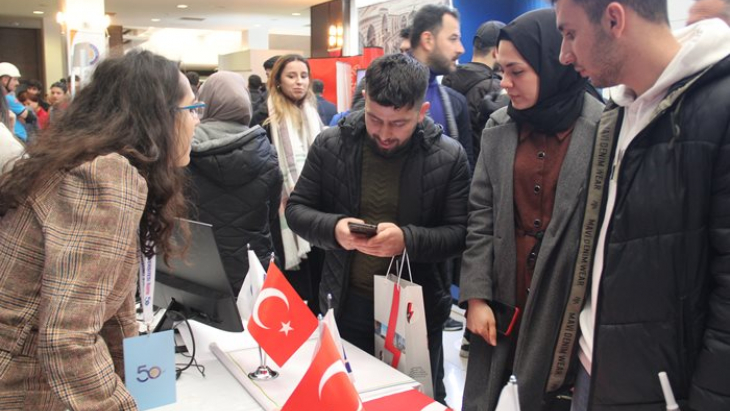 Dicle Üniversitesi’nde Düzenlenen Güneydoğu Kariyer Fuarı'nda Fırat Edaş Standına Büyük İlgi 