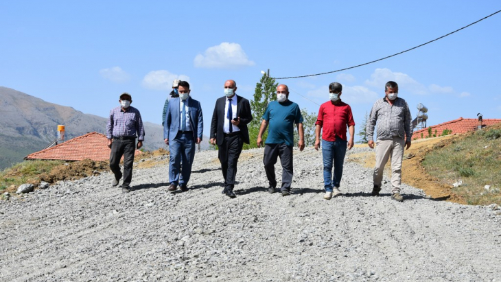 Doğanşehir'de yol çalışmaları hız kesmiyor