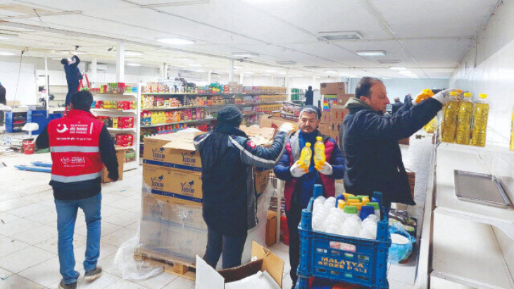 Esenlik Market kapılarını depremzedeye açtı