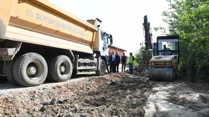 Gürkan, Yol Aksları Bozulan Yollarımızda Zemin İyileştirme Çalışmaları Yapıyoruz