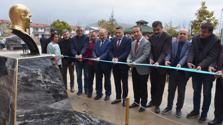 Malatya TSO, okul bahçesine Atatürk Büstü yaptırdı