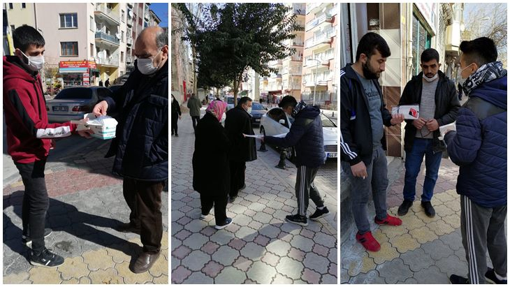 Malatya’da Gençler Maske Dağıtıyor