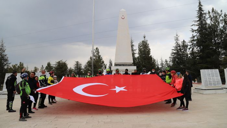 Tarih, Mekân Ve Milli Ruh İçin Pedal Çevirip, İstiklal Marşını Okudular