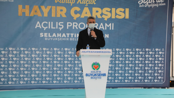 Vali Baruş, Vahap Küçük Hayır Çarşısının Açılış Törenine Katıldı