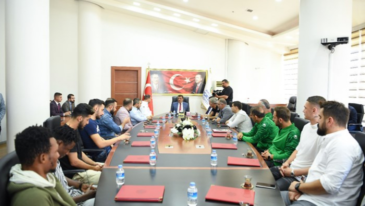 Yeni Malatyaspor Yönetiminden ve Futbolculardan Başkan Gürkan’a Ziyaret