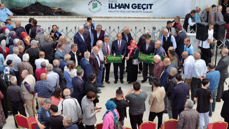 Yeşilyurt Belediyesi’nden Çiftçilere Büyük Destek! 250 Bin Adet Sebze Fidesi Dağıtıldı